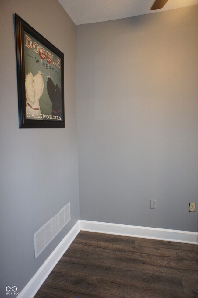 Building Photo - 230 E 9th St