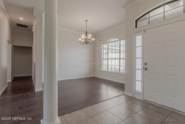 Building Photo - 12080 Scarsdale Dr