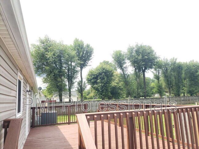 Building Photo - 218 Beechwood Cir