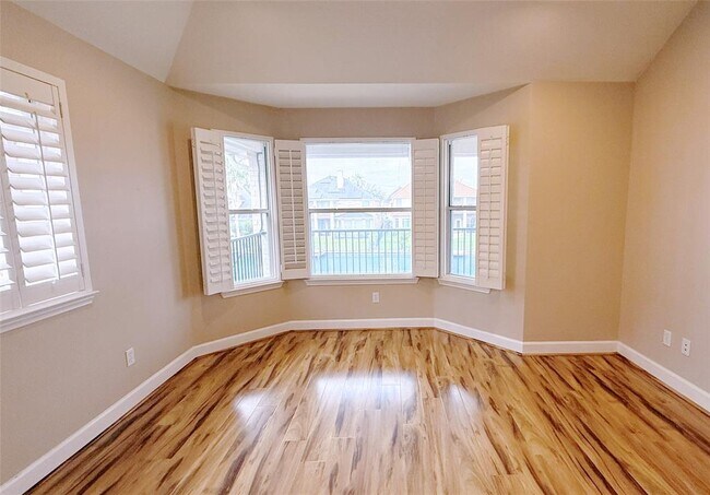 Building Photo - 14330 Ayers Rock Rd