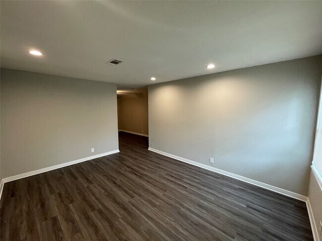 Building Photo - 2526 Jackson