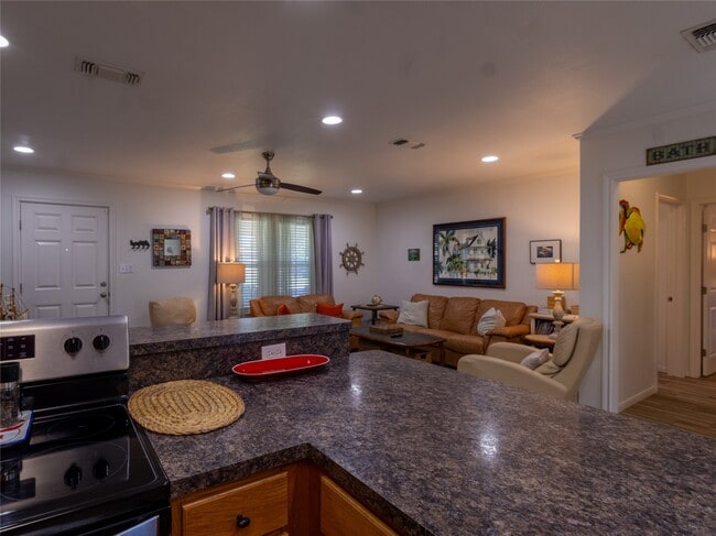 Building Photo - 127 Pompano Ave