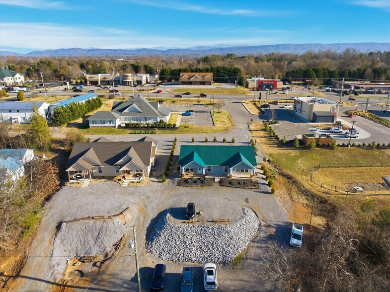 Building Photo - 1912 Laurel Ln