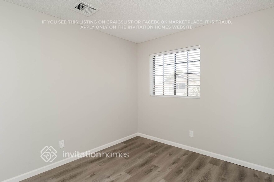 Building Photo - 921 S Val Vista Dr