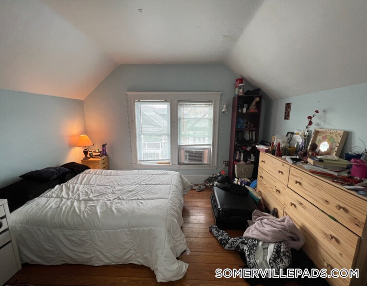 Building Photo - 11 Burnham St