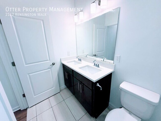 Building Photo - 2142 Kensington Walk