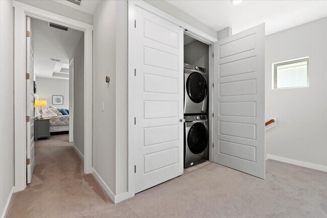 Building Photo - 725 12th Ave S