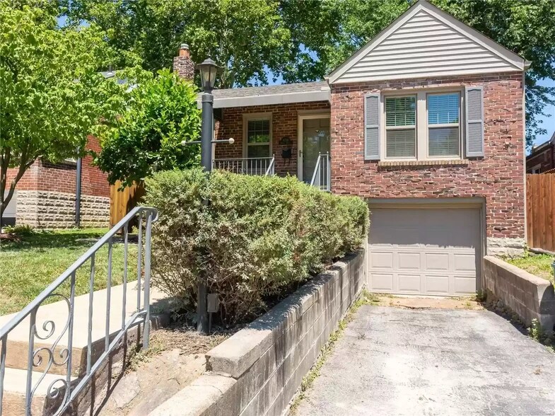 Building Photo - 8739 White Ave