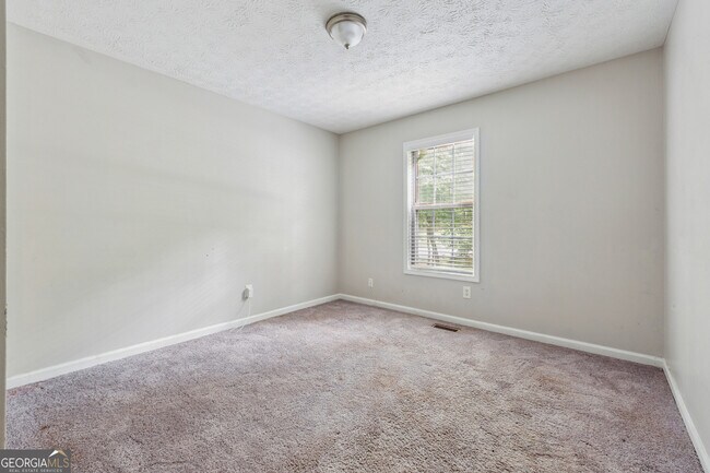 Building Photo - 6851 Alexander Pkwy