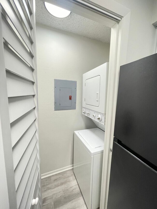 Building Photo - Fully Renovated 1-Bedroom, 1-Bath Condo in Gated Community – Available Now!