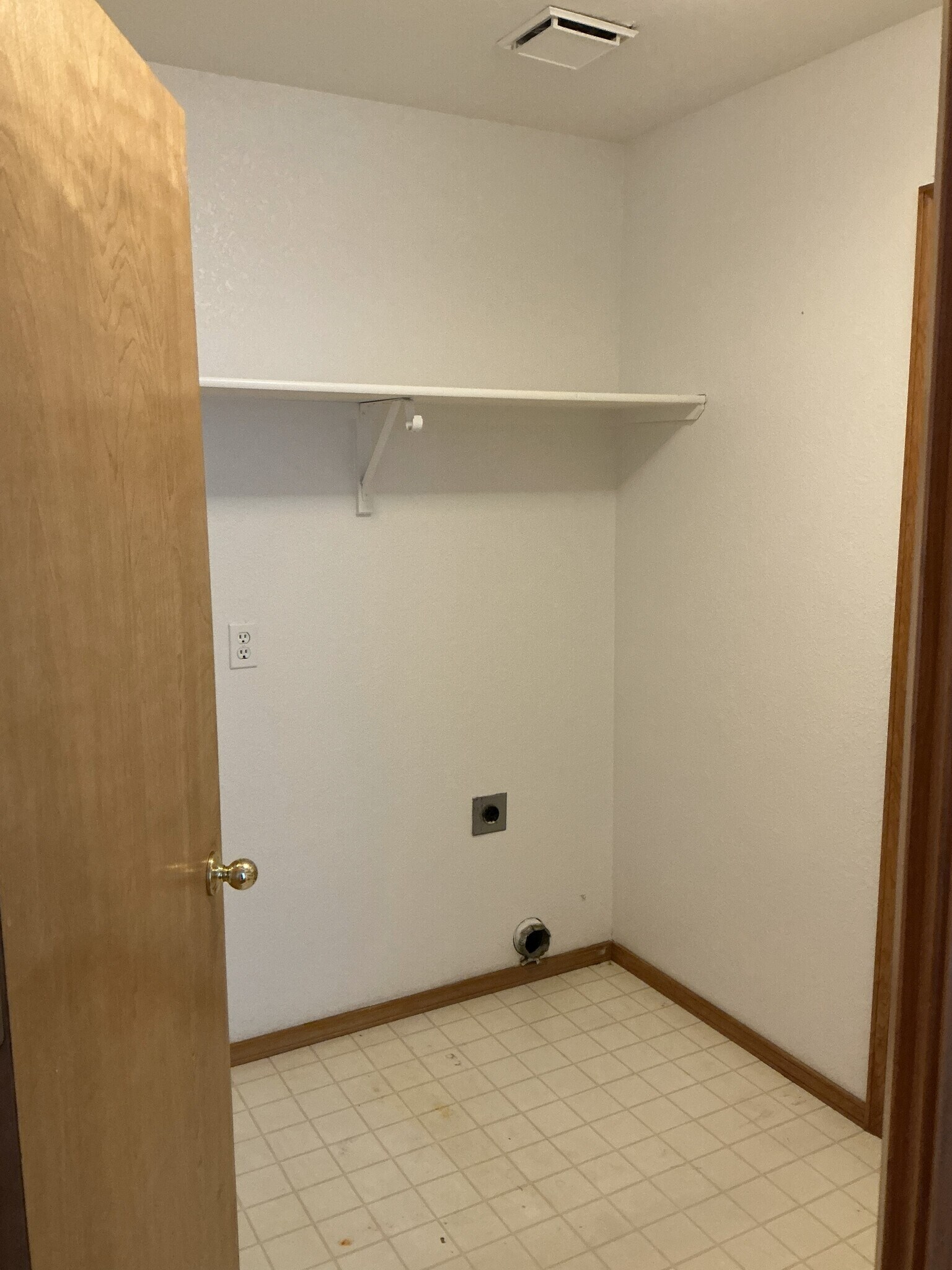 Laundry / Mudroom - 2027 North Dove Avenue
