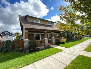 Building Photo - Spacious 3-Bedroom Home with Bonus Room in...