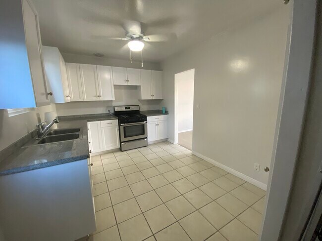 kitchen - 4164 Howard Ave