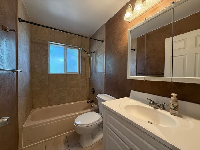Building Photo - Five Bedroom House Close To Ft. Carson