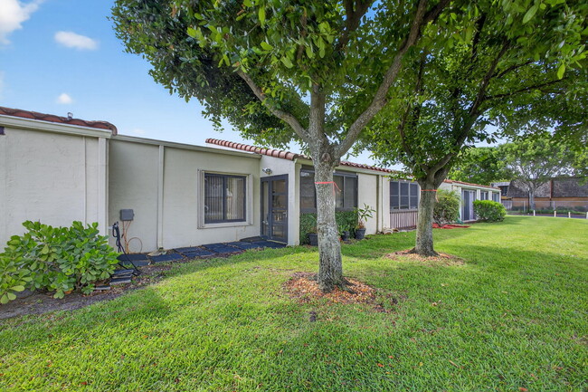 Building Photo - 2532 Boundbrook Dr S