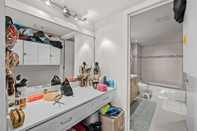 Building Photo - 650 West Ave