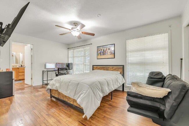 Building Photo - 520 Helena St