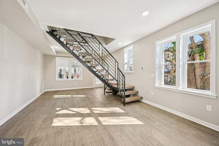 Building Photo - 914 S 54th St