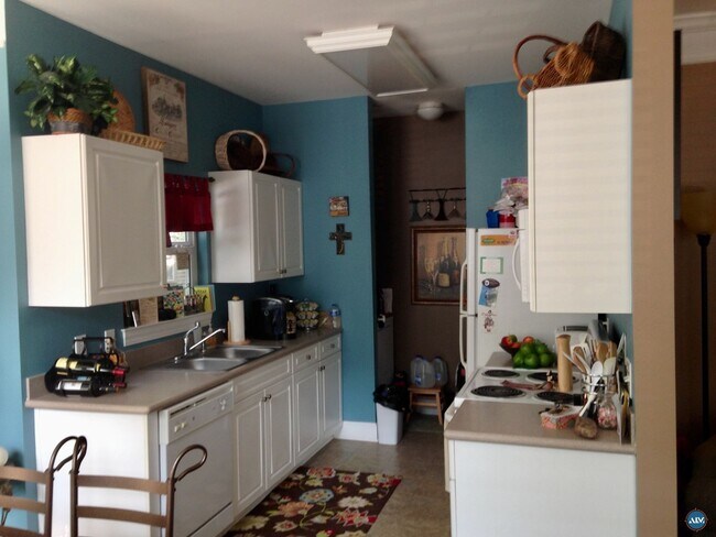 Building Photo - First Floor 2BR 2BA North End Summerfield $2,200  - Available June 18