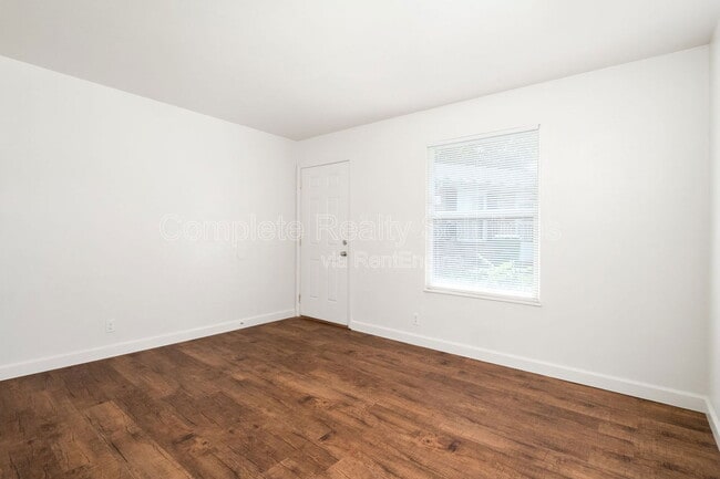 Building Photo - 16 Adeline Ct