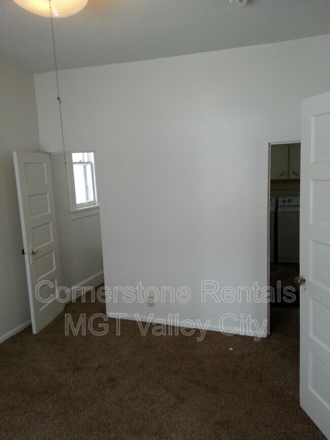 Building Photo - 309 College St SE