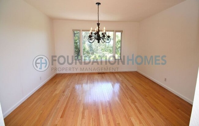 Building Photo - 160 Kaden Dr