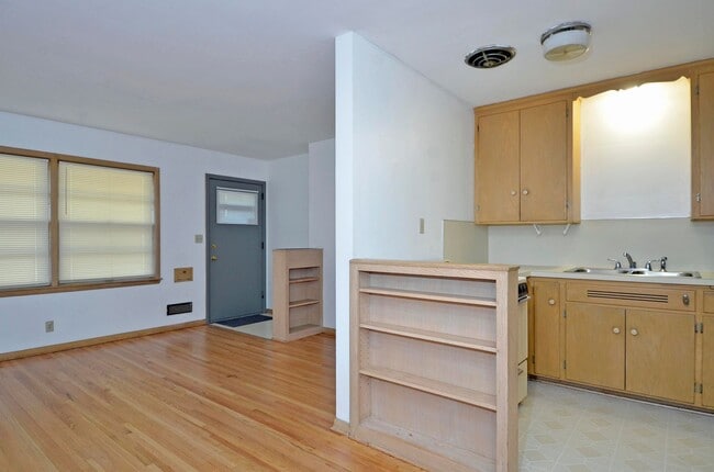Building Photo - 4451 Bloomington Ave