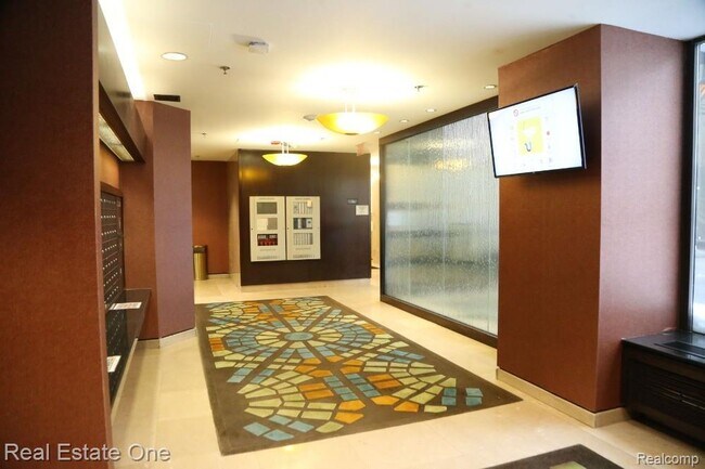 Building Photo - 1001 W Jefferson Ave