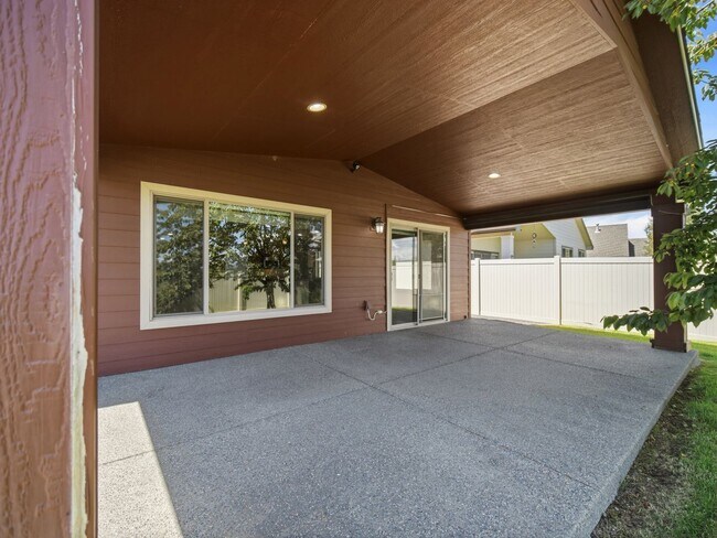 Building Photo - Spacious Unfurnished Home in Liberty Lake | Modern Living in a Prime Location