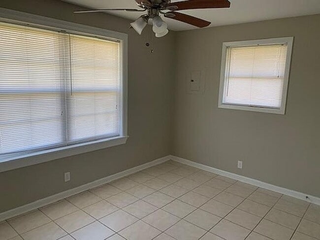 Building Photo - 4906 Common St