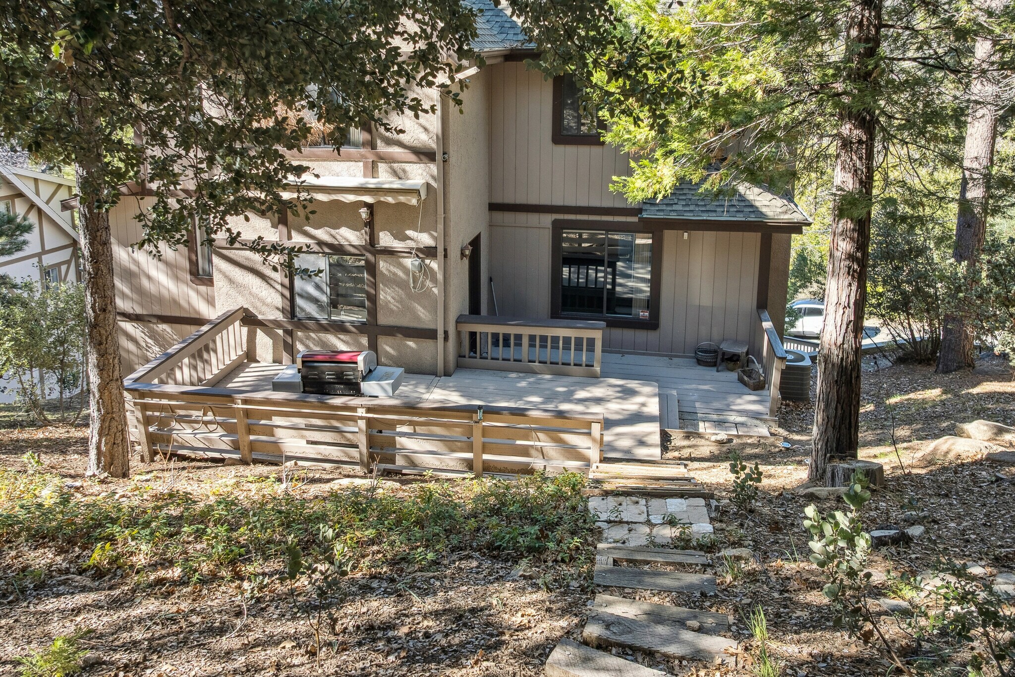Building Photo - 965 Sandalwood Dr
