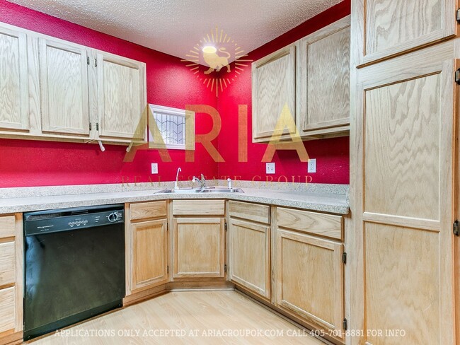 Building Photo - *NOW PRELEASING FOR AUGUST 2025* 4 Bed/2 B...