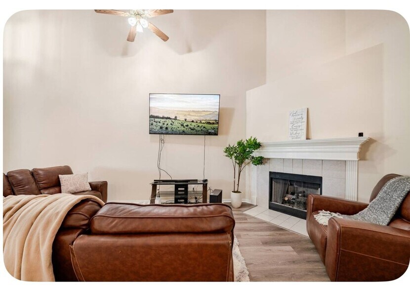 Building Photo - 13674 Garden Grove Ct