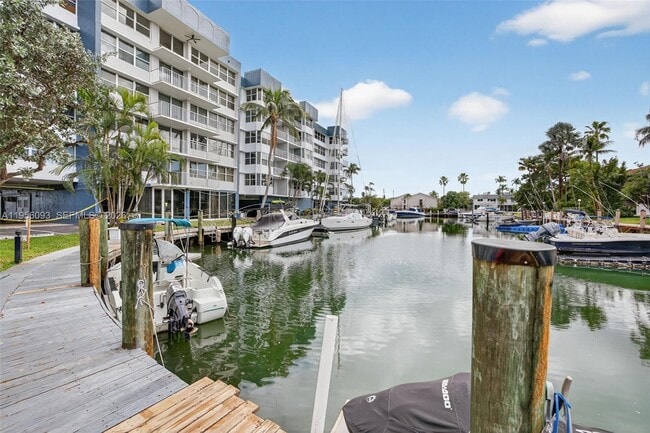 Building Photo - 16565 NE 26th Ave