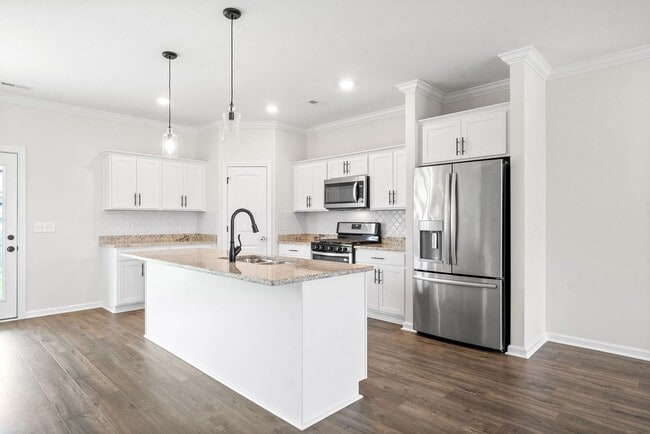 Building Photo - Dog Friendly Four Bedroom Near I24!