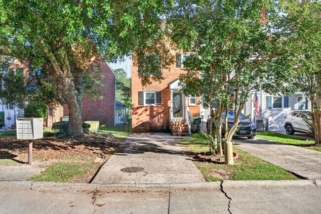 Building Photo - Beautiful Condo Available