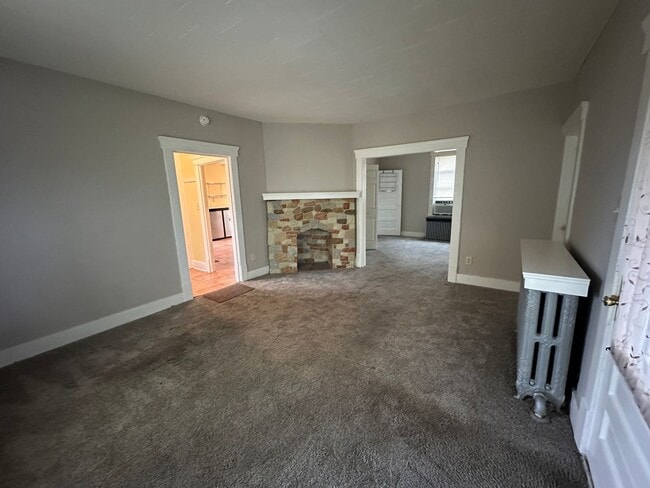 Building Photo - 554 Creedmore Ave