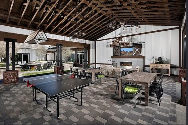 Building Photo - Stunning 3 bedroom with a flex room 2 baths