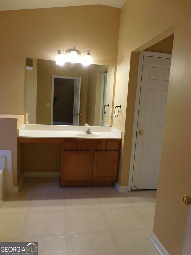 Building Photo - 566 Pond Lillies Rd SE