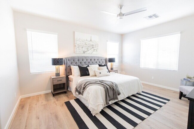 Building Photo - 3726 E Flower St