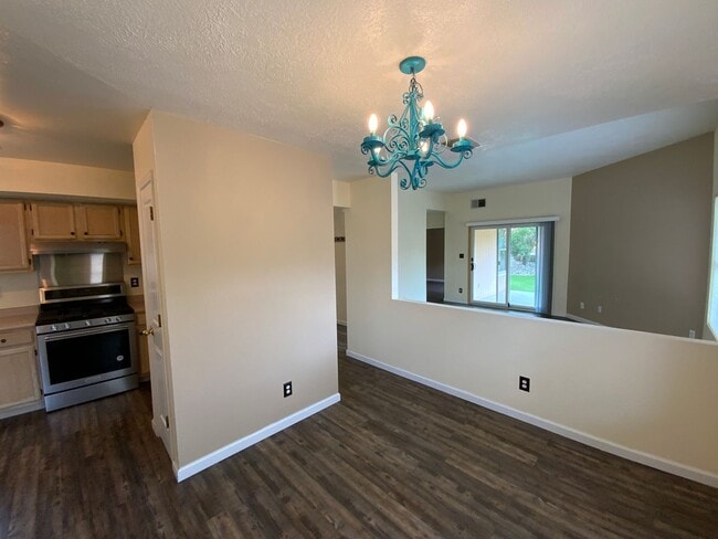 Building Photo - 2 Bedroom Single Story Home Available Near...