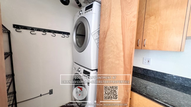 Building Photo - Contemporary loft-style 1 bedroom $2400