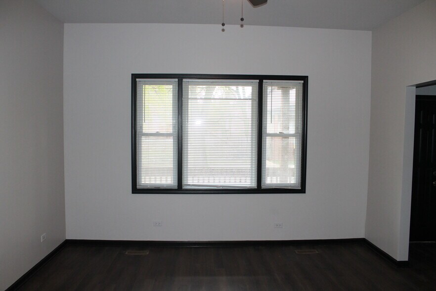 Building Photo - 11309 S Edbrooke Ave