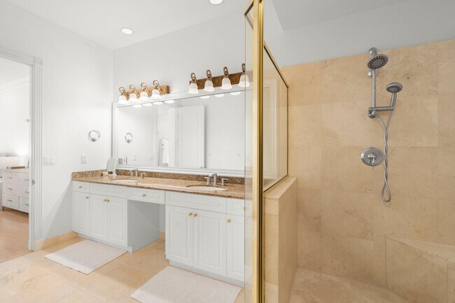 Building Photo - 2739 NE 15th St