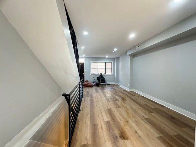 Building Photo - 3 bedroom 1 bath house available in South Philly