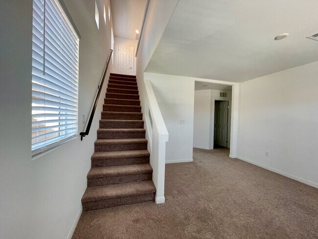 Building Photo - BEAUTIFUL 5 BED 3.5 BATH 3 FLOORS 2 CAR GARAGE SINGLE FAMILY HOME W/ LARGE LOFT & BACKYARD FOR RENT!
