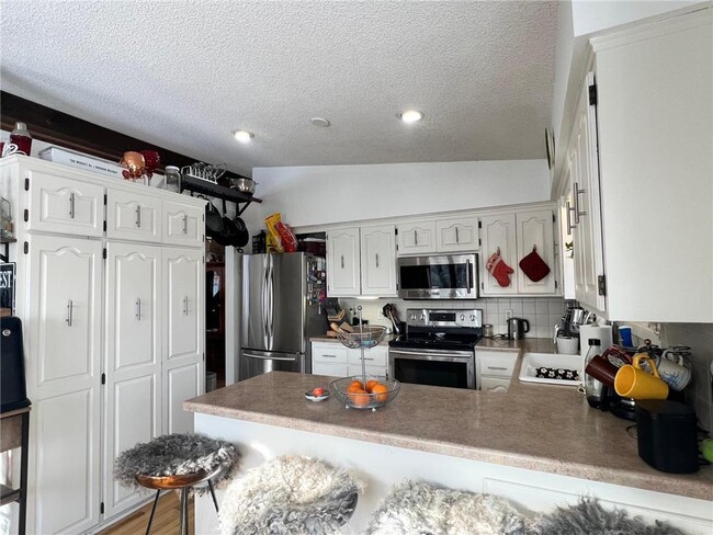 Building Photo - 520 Lake Summit Ct