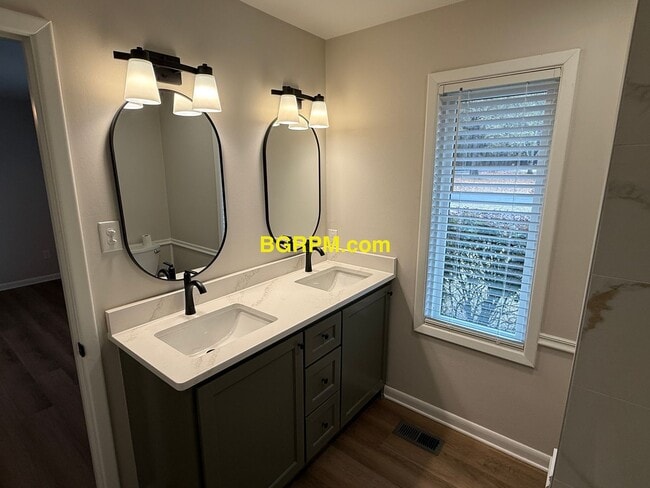 Building Photo - 3 BD 2 BA