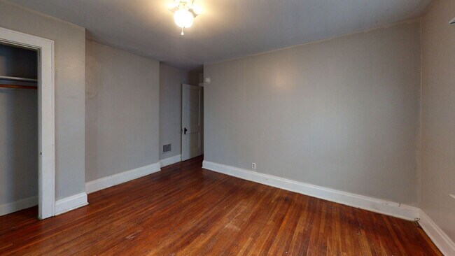 Building Photo - 383 E 13th Ave