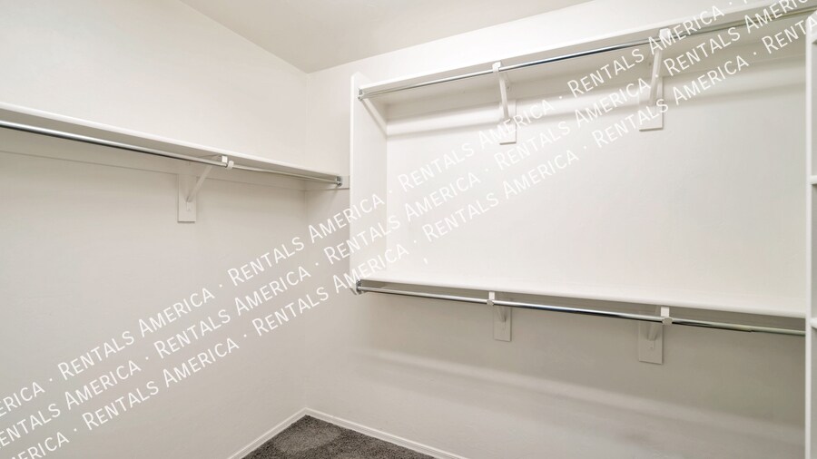 Building Photo - 4910 S River Run Dr